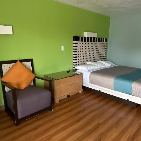 Country Yard Inn And Suites Sikeston Buitenkant foto