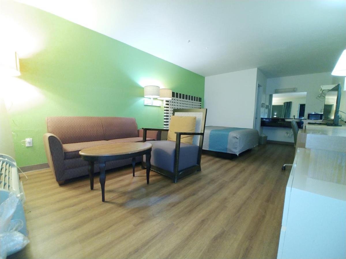 Country Yard Inn And Suites Sikeston Buitenkant foto