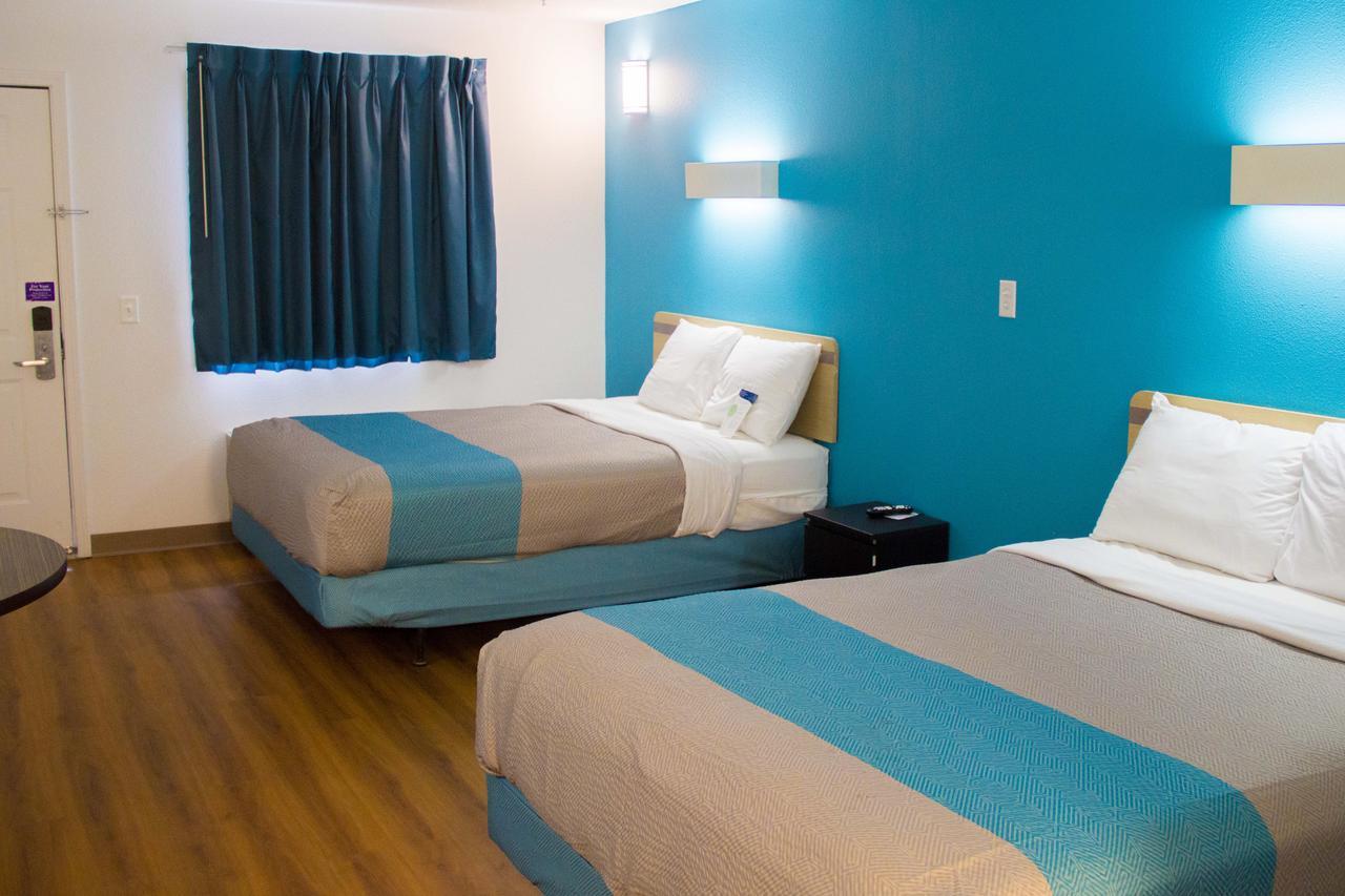 Country Yard Inn And Suites Sikeston Buitenkant foto