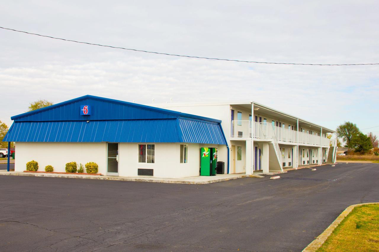 Country Yard Inn And Suites Sikeston Buitenkant foto
