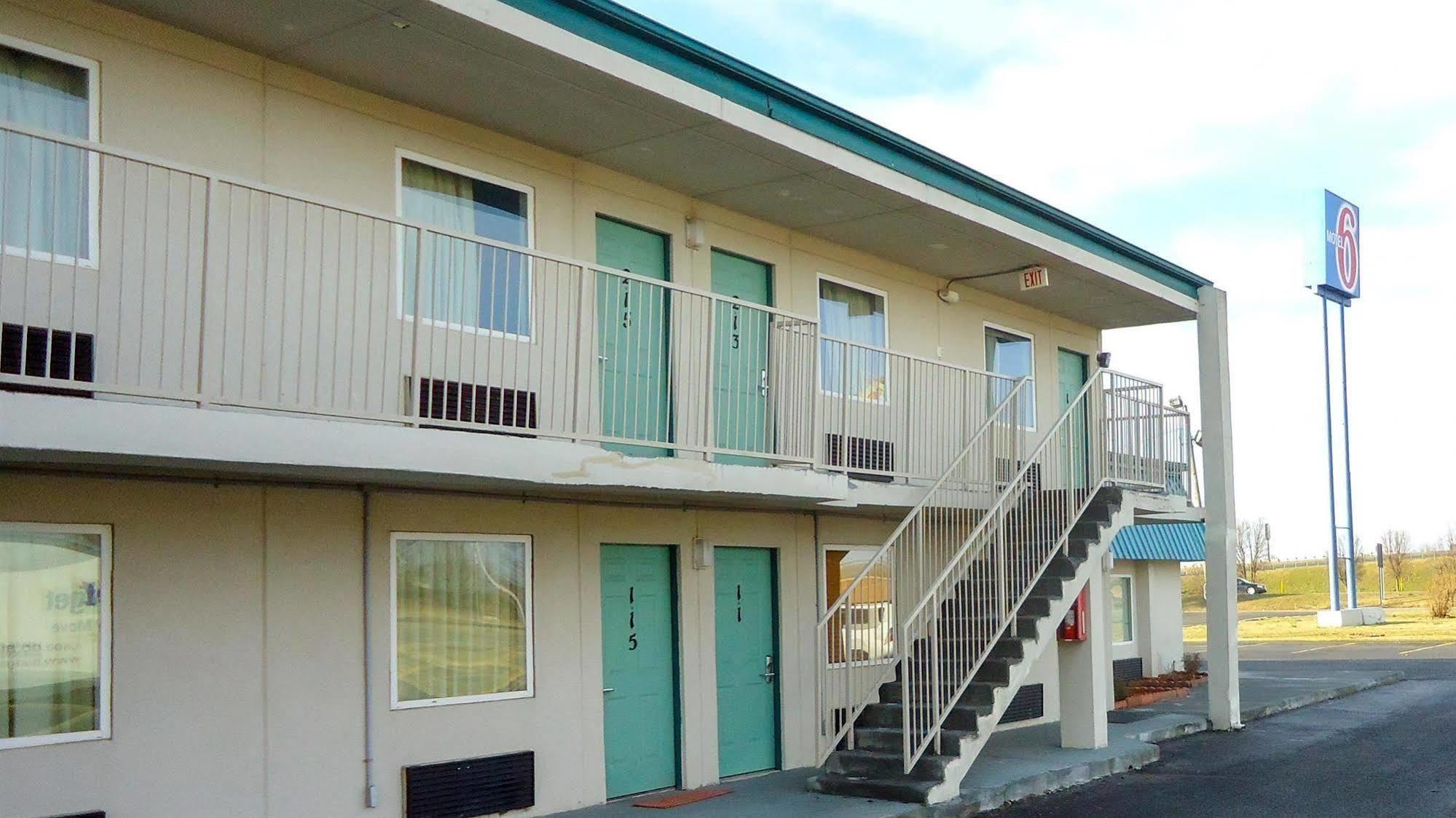 Country Yard Inn And Suites Sikeston Buitenkant foto