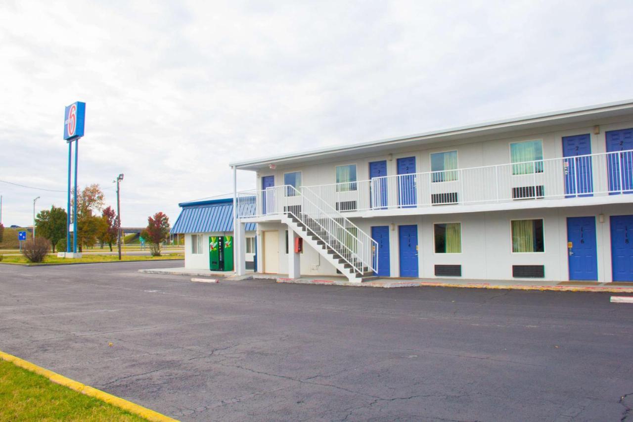 Country Yard Inn And Suites Sikeston Buitenkant foto